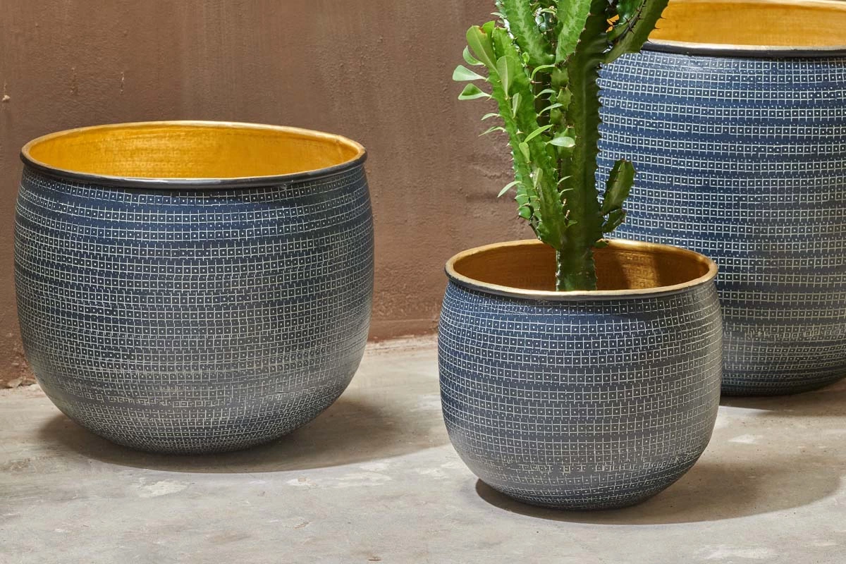 Nkuku Tembesi Etched Planter - Antique Black & Brass 4 Nkuku Tembesi Etched Planter - Antique Black & Brass