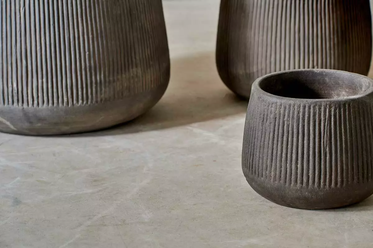 Nkuku Wampu Wide Planter - Distressed Brown / Black Planters & Vases 6 Nkuku Wampu Wide Planter - Distressed Brown / Black Planters & Vases