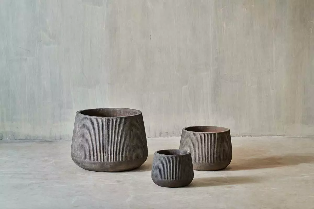 Nkuku Wampu Wide Planter - Distressed Brown / Black Planters & Vases 4 Nkuku Wampu Wide Planter - Distressed Brown / Black Planters & Vases