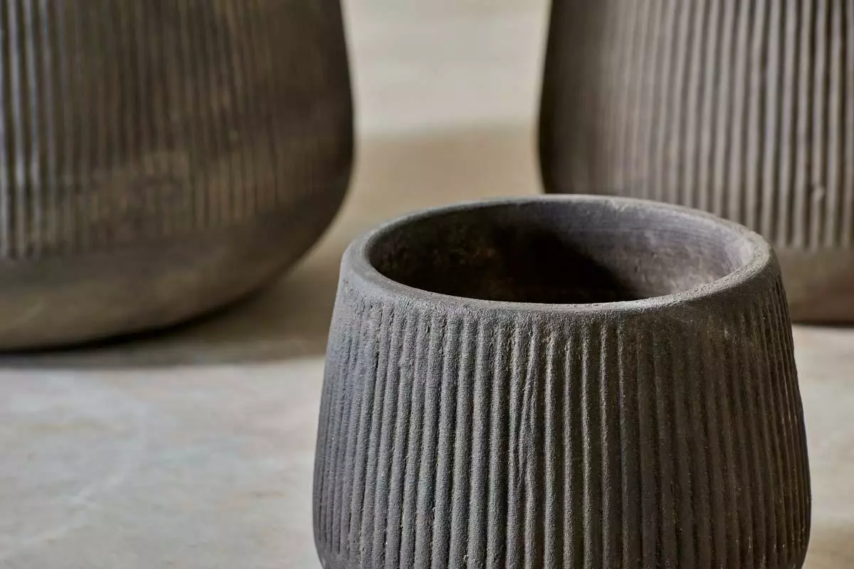 Nkuku Wampu Wide Planter - Distressed Brown / Black Planters & Vases 7 Nkuku Wampu Wide Planter - Distressed Brown / Black Planters & Vases